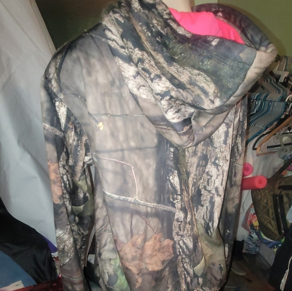 Mossy Oak woman's pink fleece camouflage hoodie - Picture 8 of 11
